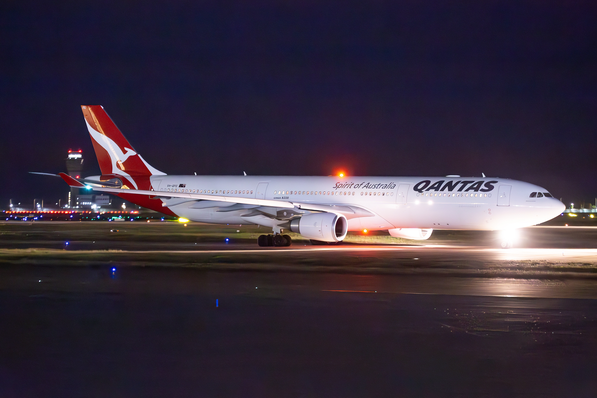 An Airbus A330 passenger plane of QANTAS Australia is preparing to take off from Shanghai Pudong Airport, China, to Sydney, Australia, May 28, 2024. /CFP