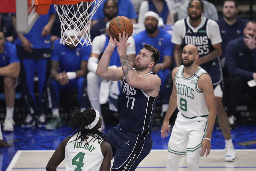 Luka Doncic (#77) of the Dallas Mavericks drives toward the rim in Game 4 of the NBA Finals against the Boston Celtics at the American Airlines Center in Dallas, Texas, June 14, 2024. /CFP