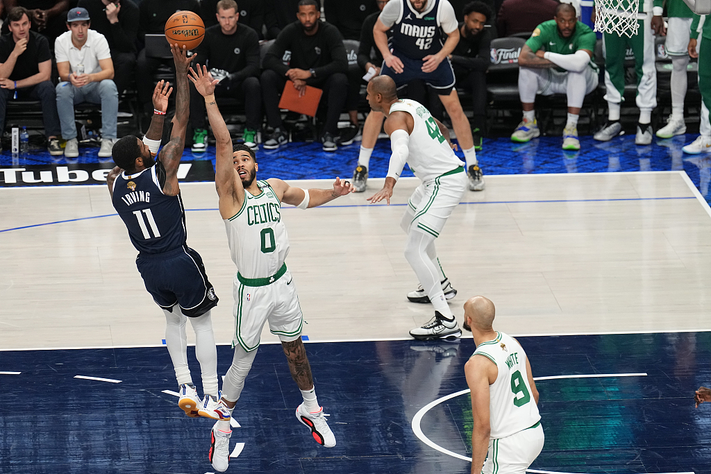 Kyrie Irving (#11) of the Dallas Mavericks shoots in Game 4 of the NBA Finals against the Boston Celtics at the American Airlines Center in Dallas, Texas, June 14, 2024. /CFP