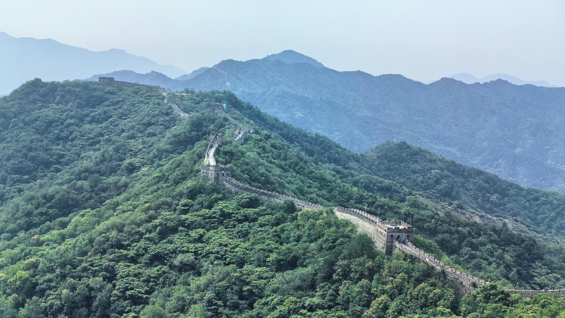 Tourists visit Mutianyu section of Great Wall in summer - CGTN