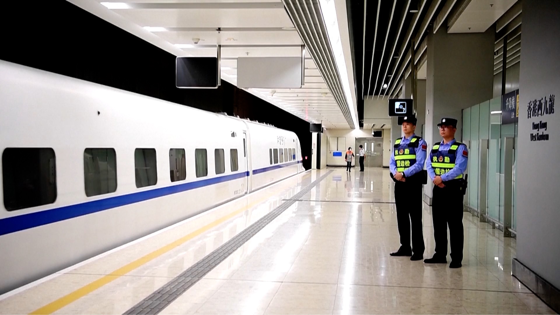 High-speed sleeper train service between Beijing, Hong Kong begins