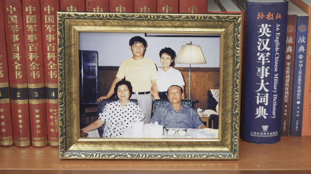 A family photo of Xi Zhongxun (R, front) and his wife Qi Xin (L, front), together with Xi Jinping (L, back) and his wife Peng Liyuan. /CMG