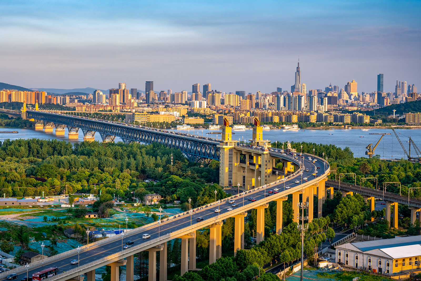 The Nanjing Yangtze River Bridge is a national landmark. /CFP