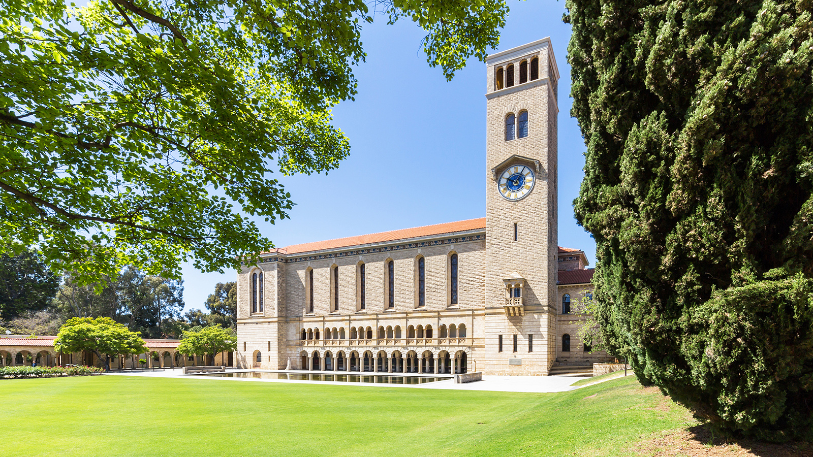 Winthrop Hall, the most prominent landmark on the main campus of the University of Western Australia /CFP