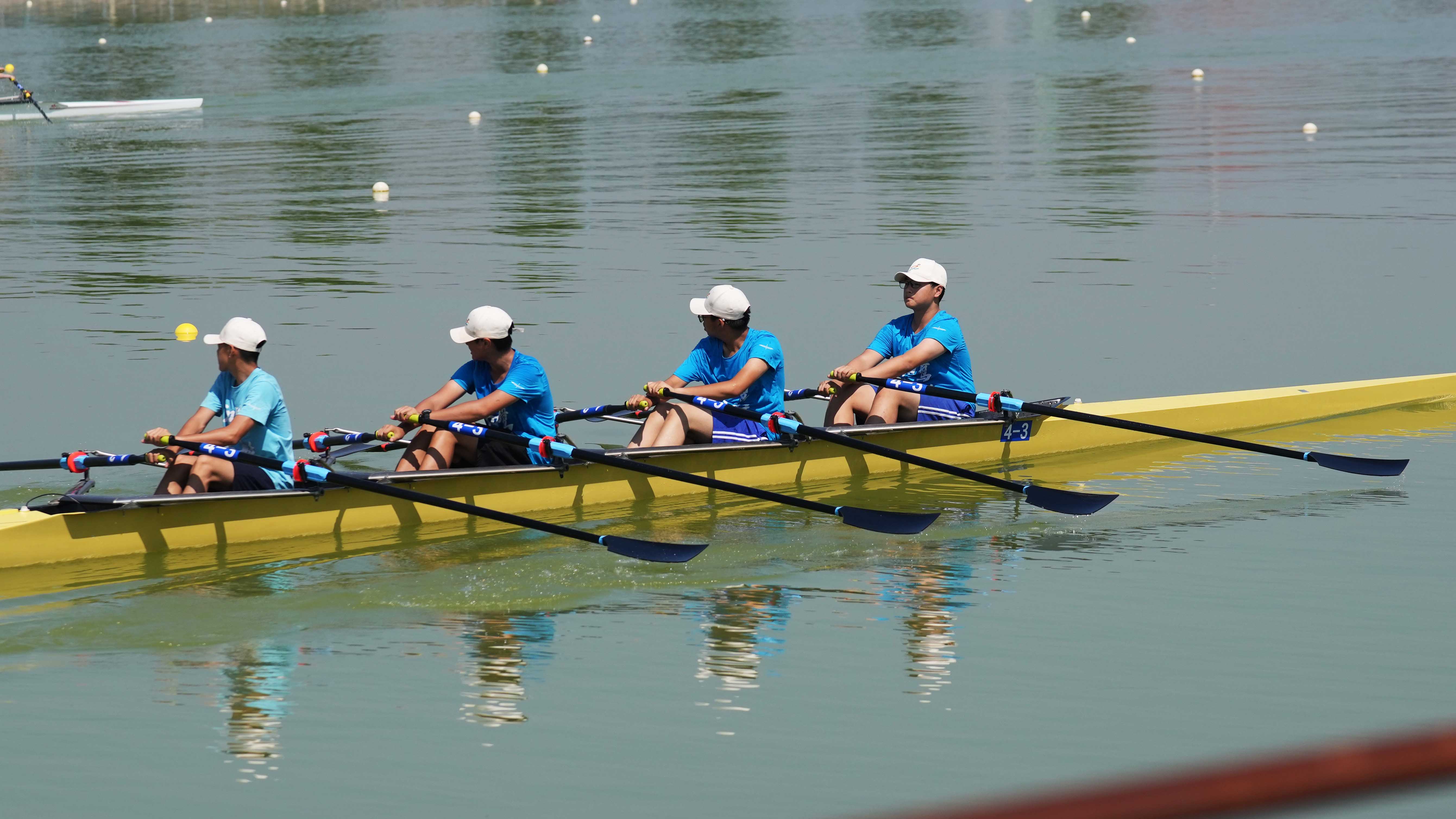 About 500 rowing lovers participate in a rowing event in Beijing