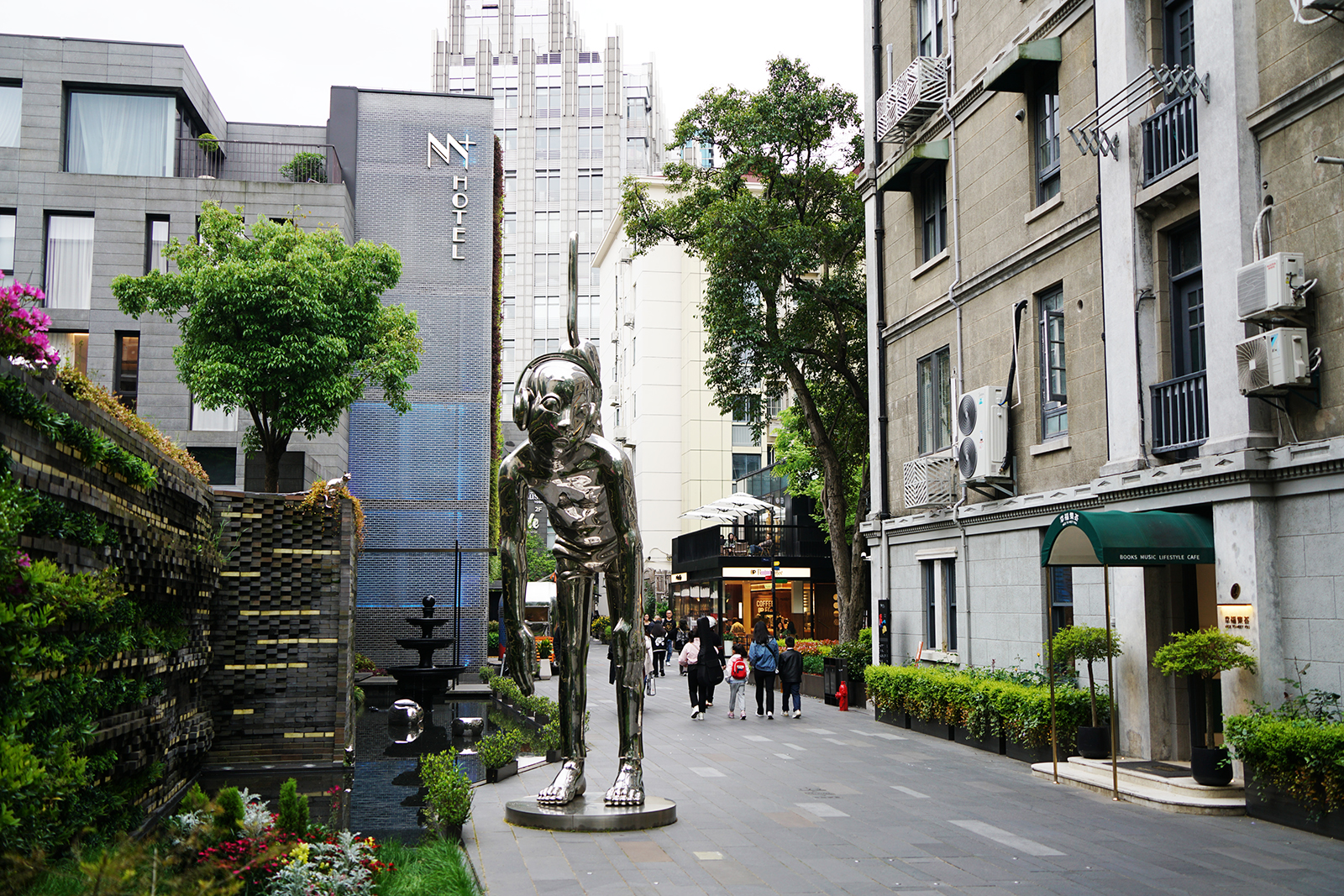 The Blackstone Apartments and its surrounding area have been turned into a vibrant cultural and entertainment hub in Shanghai. /IC