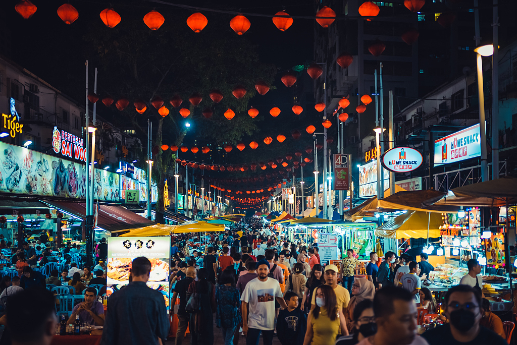 An undated photo shows the Jalan Alor food street in Kuala Lumpur, Malaysia. /CFP