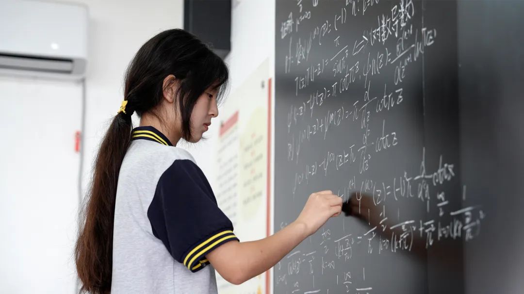 Jiang Ping, a 17-year-old fashion design student in China, is shortlisted for the 2024 Alibaba Global Mathematics Competition finals. /Courtesy of DAMO Academy