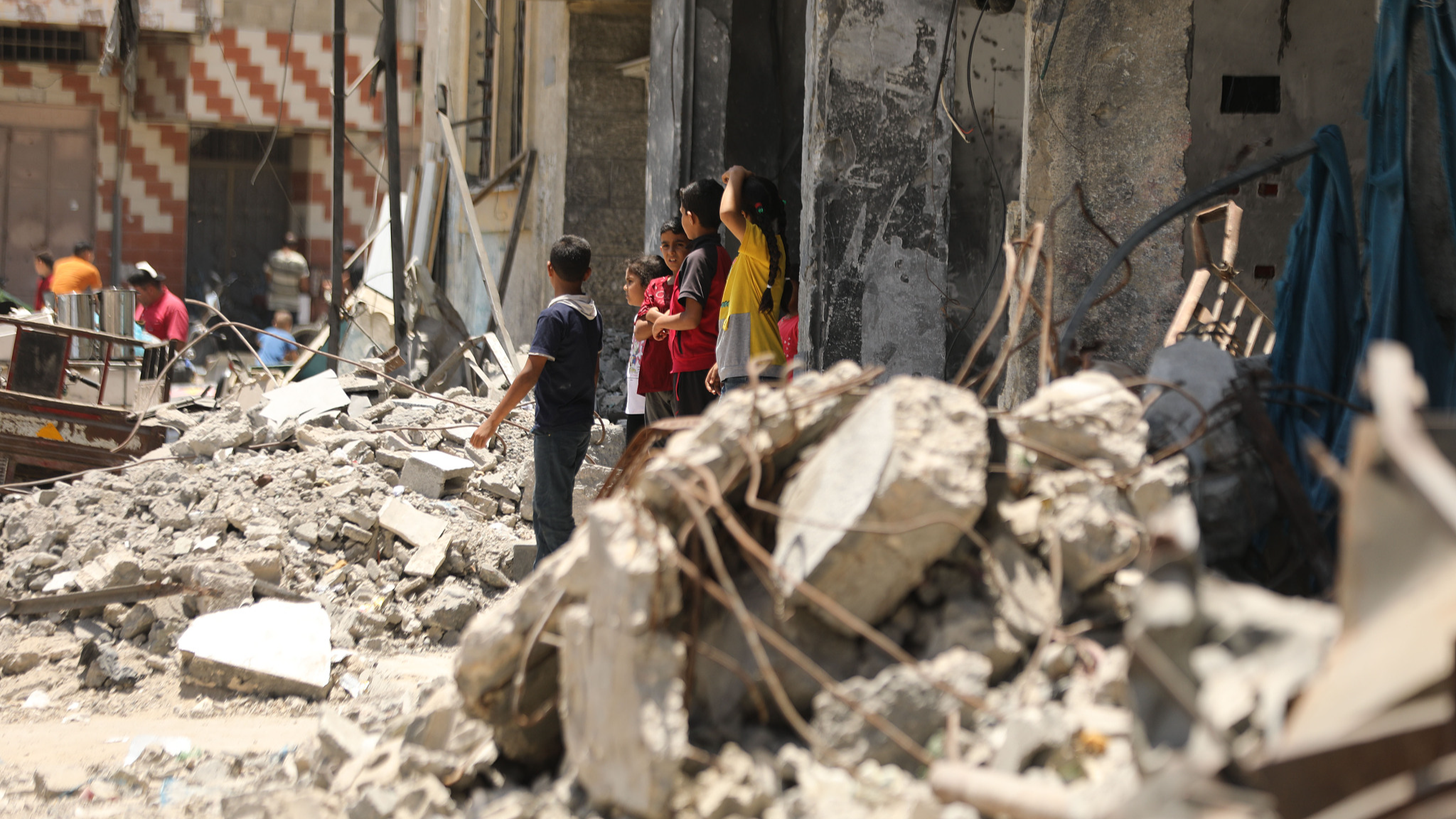 Children wander through the rubble of destroyed buildings in Gaza, June 19, 2024. /CFP