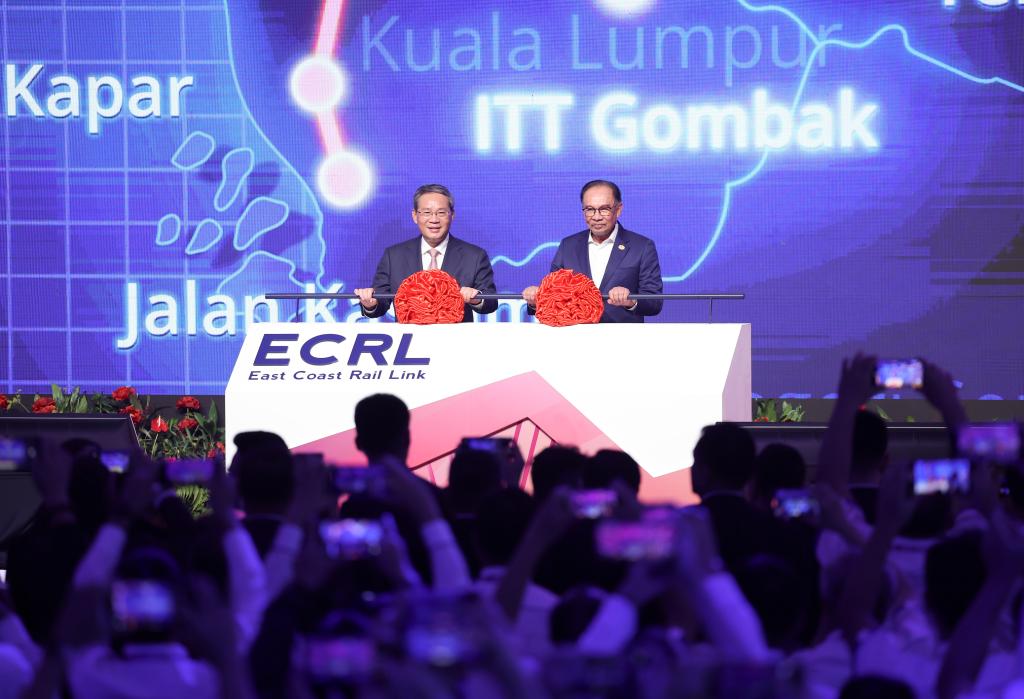 Chinese Premier Li Qiang (L) and Malaysian Prime Minister Anwar Ibrahim push a lever to officially kick off the construction of the East Coast Rail Link (ECRL) Gombak integrated terminal station in Kuala Lumpur, Malaysia, June 19, 2024. /Xinhua