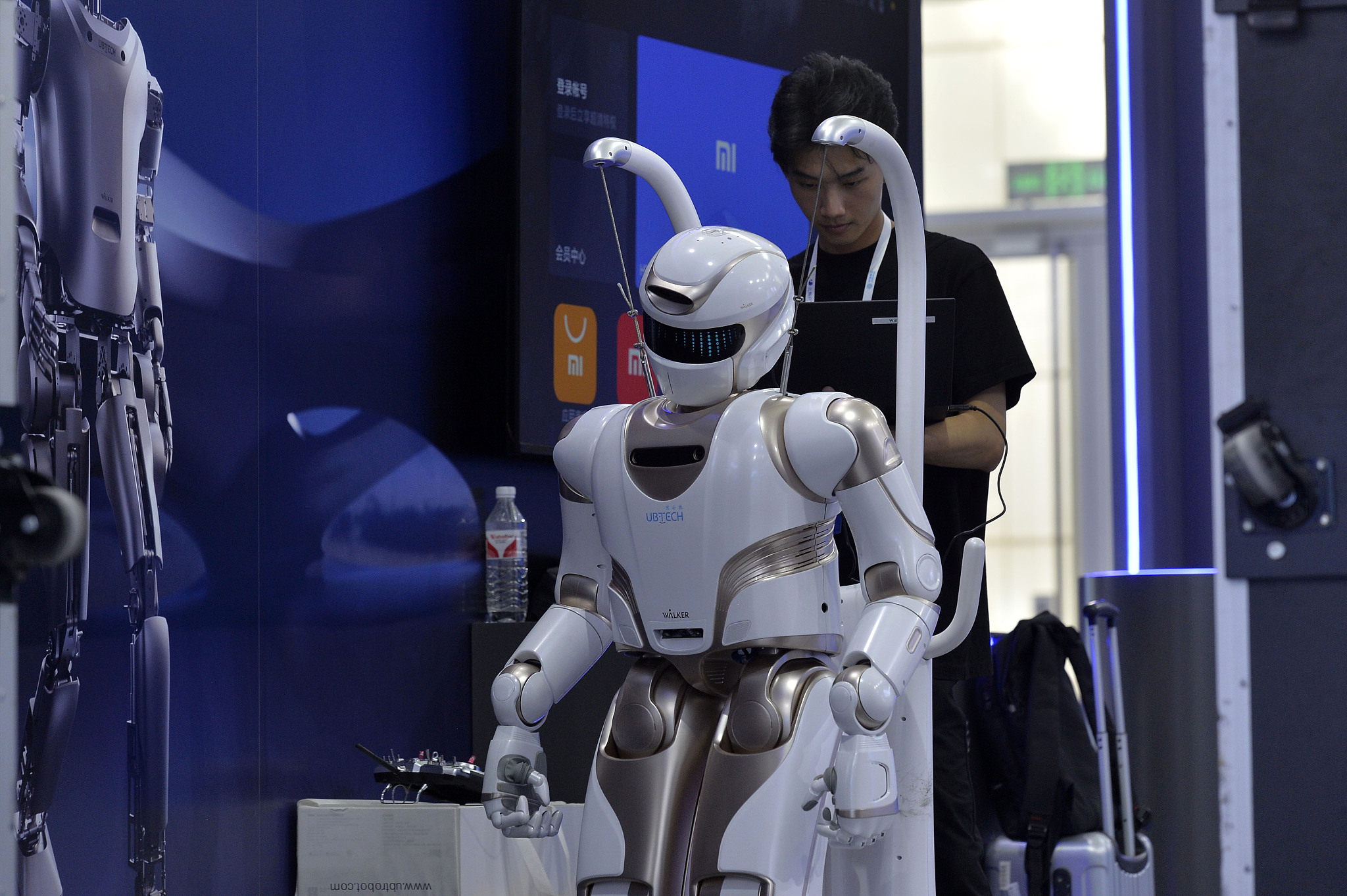An engineer debugs a humanoid robot at the World Intelligent Expo 2024 in Tianjin Municipality, north China, June 18, 2024. /CFP