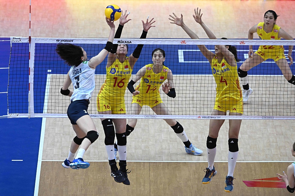 Sarina Nishida (#3) of Japan attacks in the FIVB Women's Volleyball Nations League Finals match against China in Bangkok, Thailand, June 20, 2024. /CFP