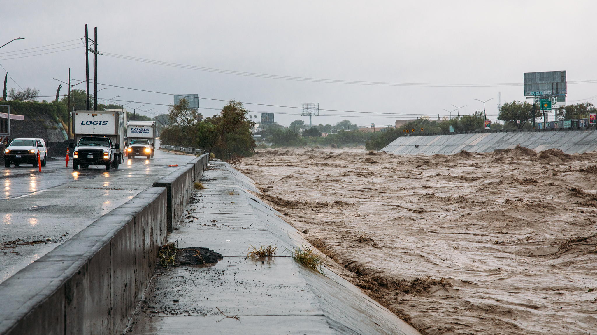 Cars drive by Morones Prieto avenue with an increase in the flow of water of the Santa Catarina River after the rains of tropical storm 'Alberto' in Monterrey, Mexico, June 20, 2024. /CFP