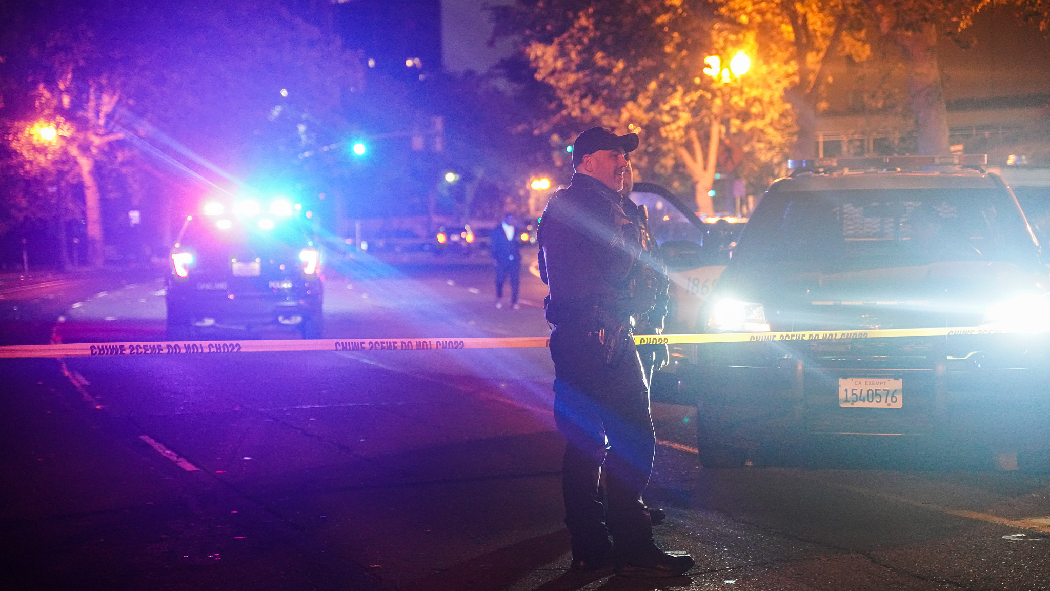 Police officers arrive at the scene where multiple people were shot in Oakland, California, U.S., June 19, 2024. /CFP