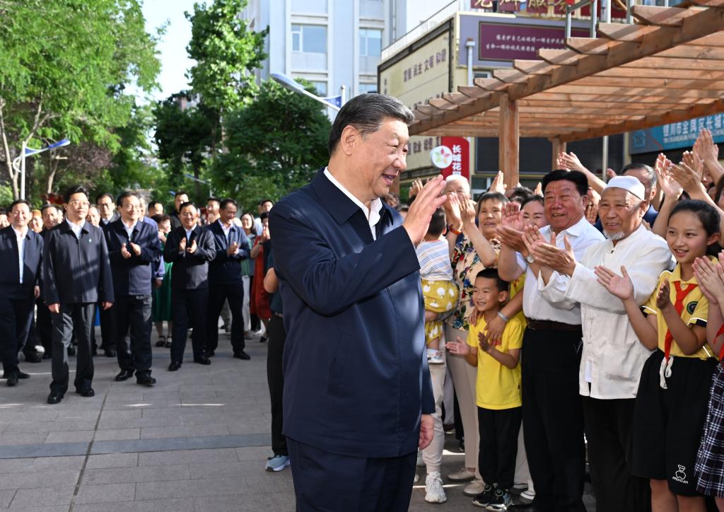 Chinese President Xi Jinping, also general secretary of the CPC Central Committee and chairman of the Central Military Commission, visits a residential community in Yinchuan, northwest China's Ningxia Hui Autonomous Region, June 19, 2024. /Xinhua