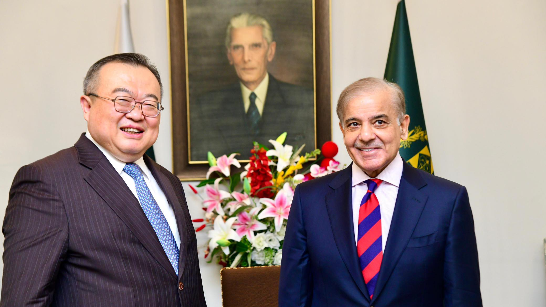 Liu Jianchao (L), head of the International Department of the Communist Party of China (CPC) Central Committee, meets with President of the Pakistan Muslim League-Nawaz and Prime Minister Shehbaz Sharif in Islamabad, Pakistan, June 21, 2024. /International Department of CPC Central Committee
