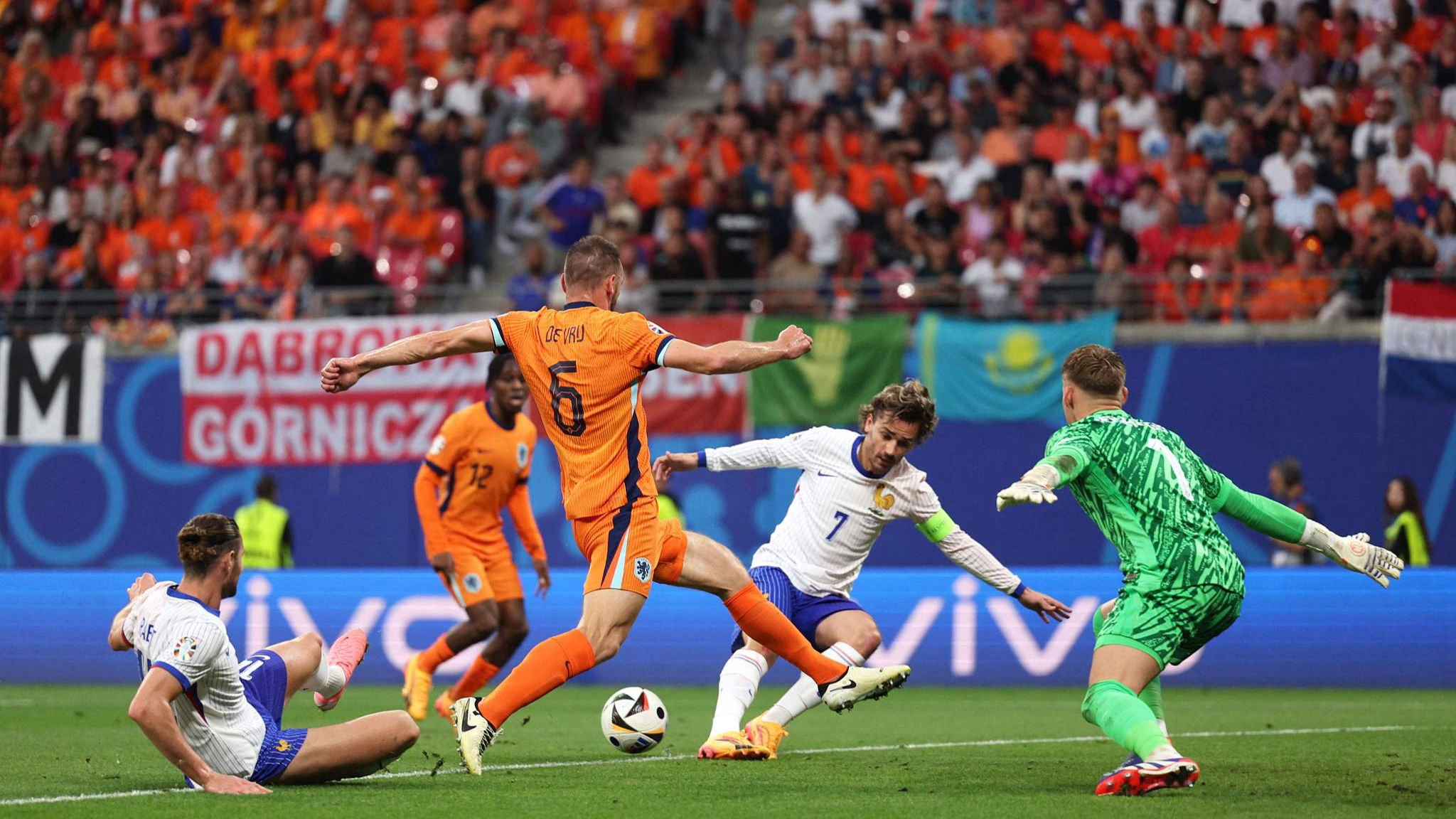 Dutch and French players in action during their Euro 2024 group stage match in Leipzig, Germany, June 21, 2024. /CFP