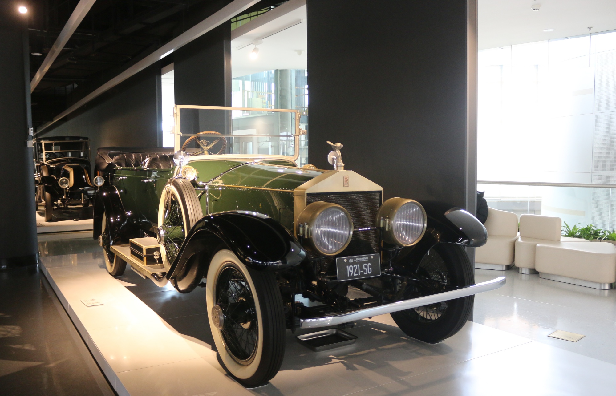 A 1921 Rolls-Royce Silver Ghost is displayed at the Shanghai Auto Museum. /CGTN