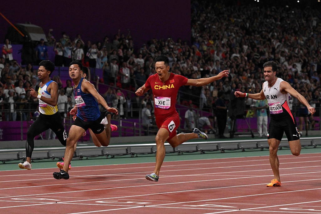 Xie Zhenye (#6) of China competes in the men's 100-meter final at the 19th Asian Games in Hangzhou, east China's Zhejiang Province, September 30, 2023. /CFP