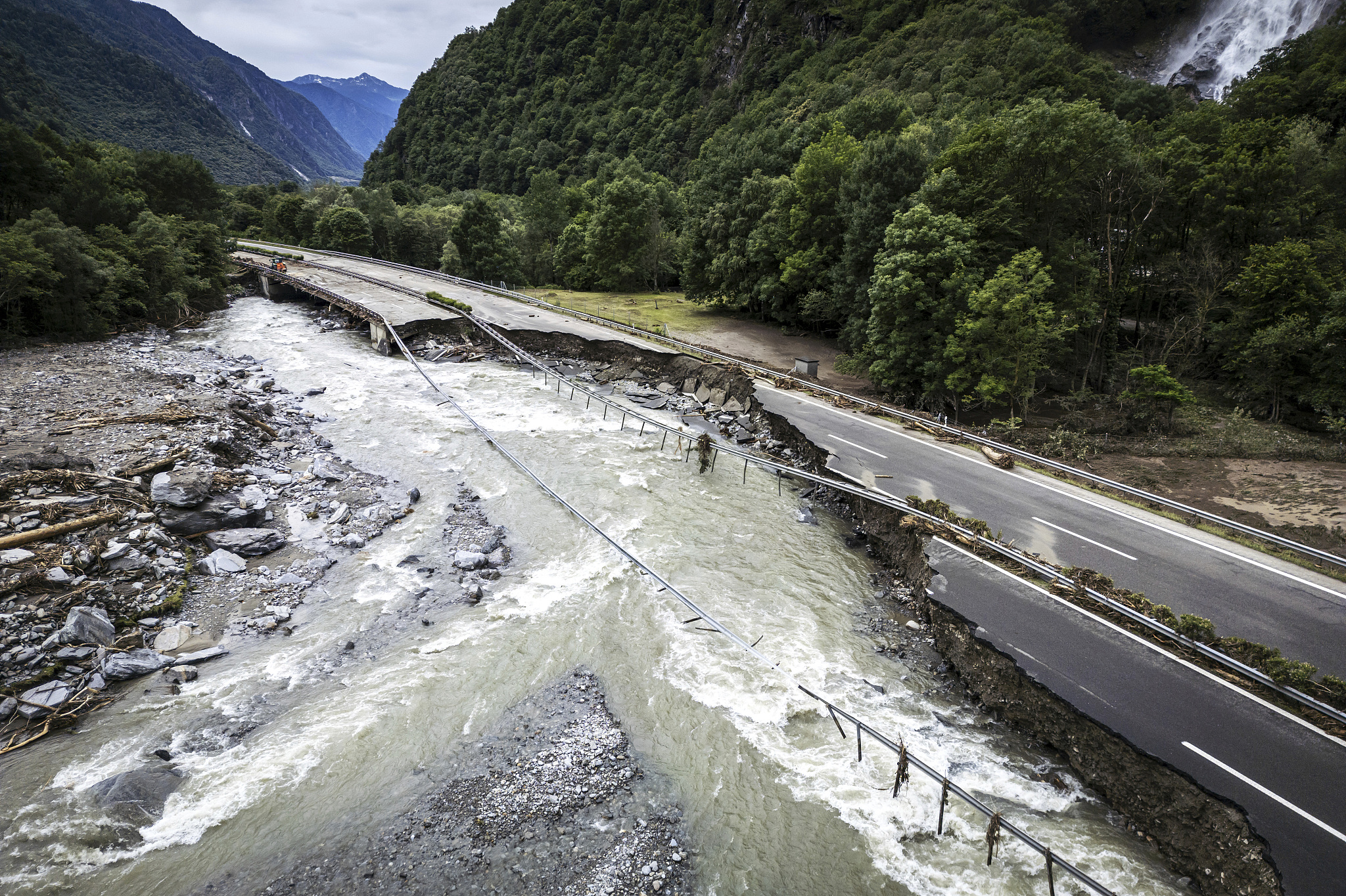 On June 21, 2024, heavy rain in southeastern Switzerland triggered floods and landslides, resulting in three people missing. /CFP