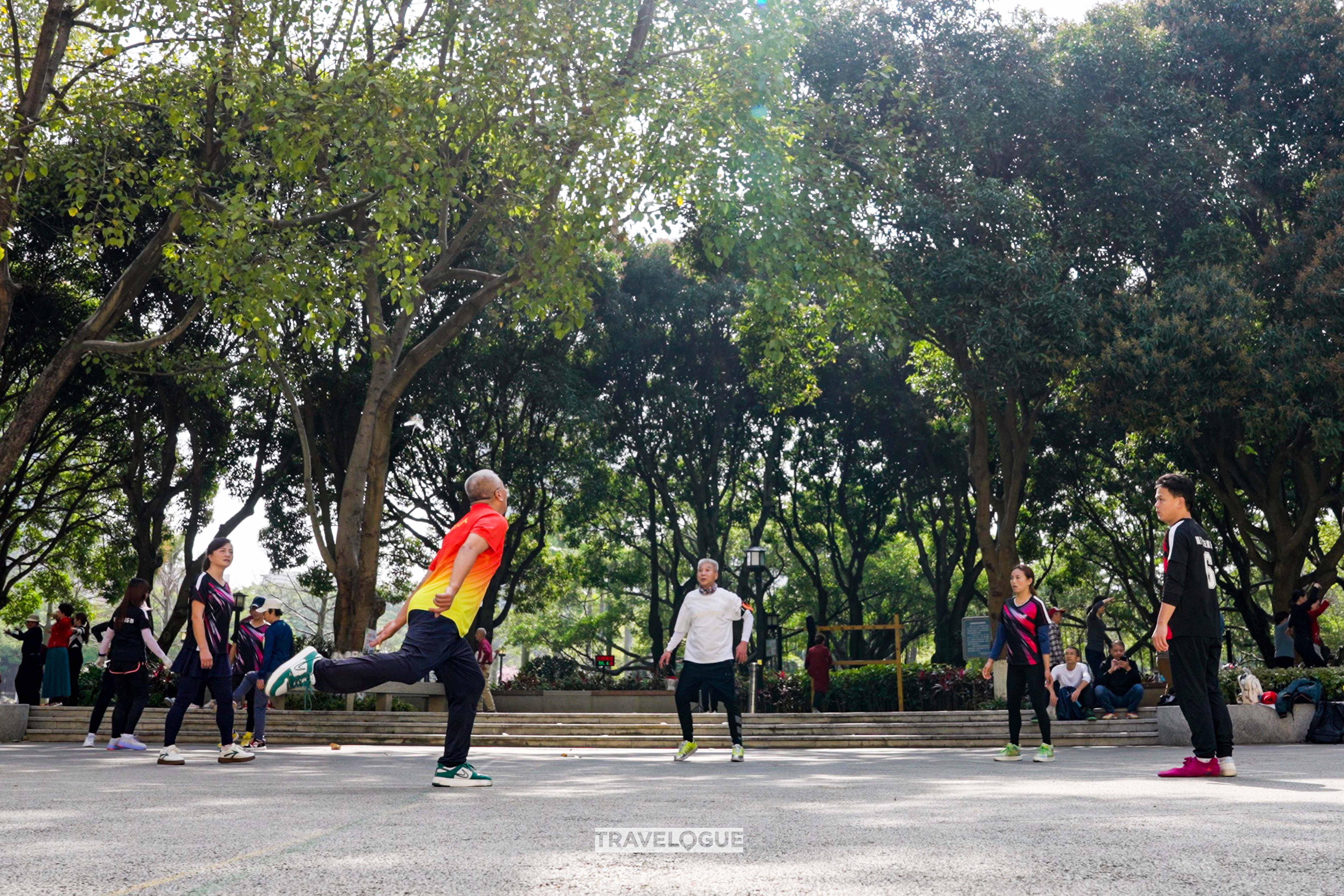 Locals do morning exercises at Zhongshan Park in Xiamen, Fujian Province. /CGTN