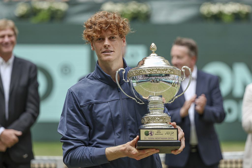 Jannik Sinner of Italy poses with the championship trophy after winning the Halle Open in Halle, Germany, June 23, 2024. /CFP