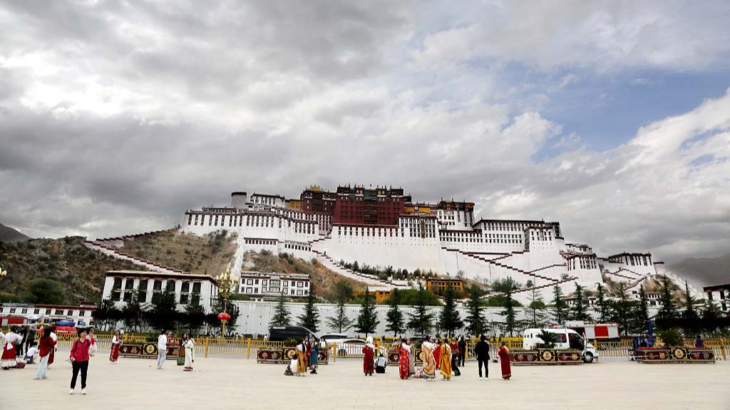 People visit the Potala Palace square in Lhasa, Southwest China's Xizang autonomous region, June 20, 2024. /CFP