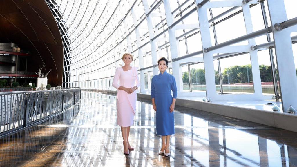 Peng Liyuan (R), wife of Chinese President Xi Jinping, and Agata Kornhauser-Duda, wife of Polish President Andrzej Duda, visit the NCPA in Beijing, capital of China, June 24, 2024. /Xinhua