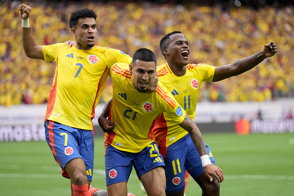 Colombia's Daniel Munoz (C) celebrates with teammates after scoring the opening goal against Paraguay during their Copa America Group D match in Houston, U.S., June 24, 2024. /CFP