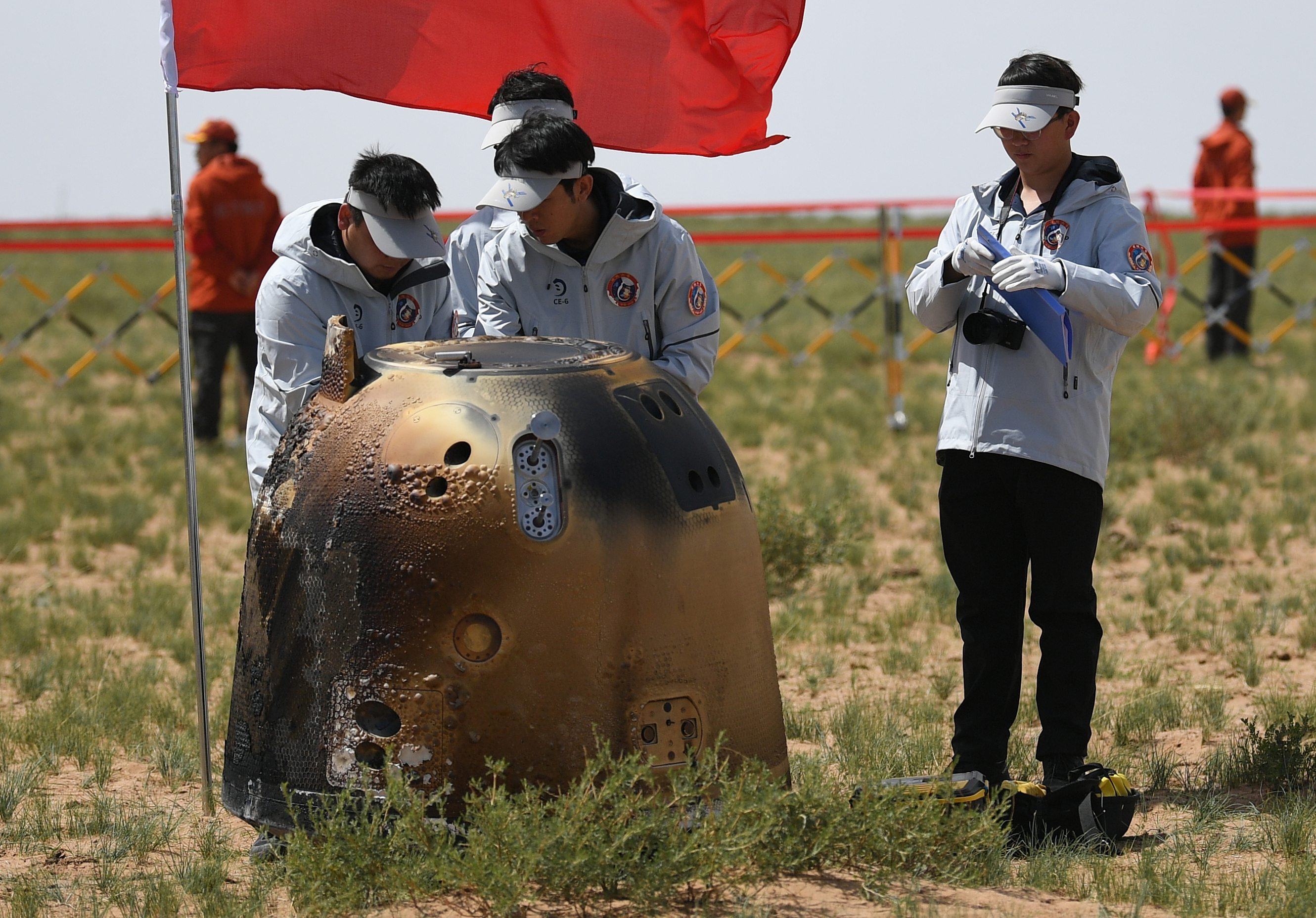 The return capsule of China's Chang'e-6 probe lands in Siziwang Banner, north China's Inner Mongolia Autonomous Region, June 25, 2024. /CFP