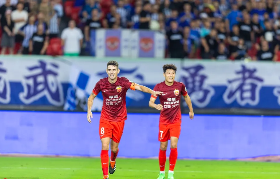 Shanghai Port players Oscar (#8) and Wu Lei (#7) celebrate following a goal in a Chinese Super League game against Wuhan Three Towns in Wuhan, central China's Hubei Province, June 25, 2024. /CFP
