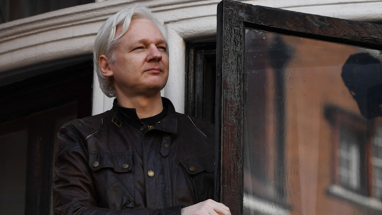 A file photo of Julian Assange speaking on the balcony of the Embassy of Ecuador in London, May 19, 2017. /CFP