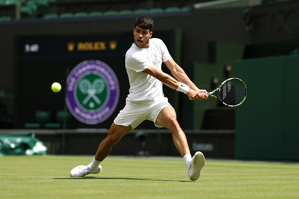 Carlos Alcaraz of Spain works in practice at All England Lawn Tennis and Croquet Club in London, England, June 27, 2024. /CFP 