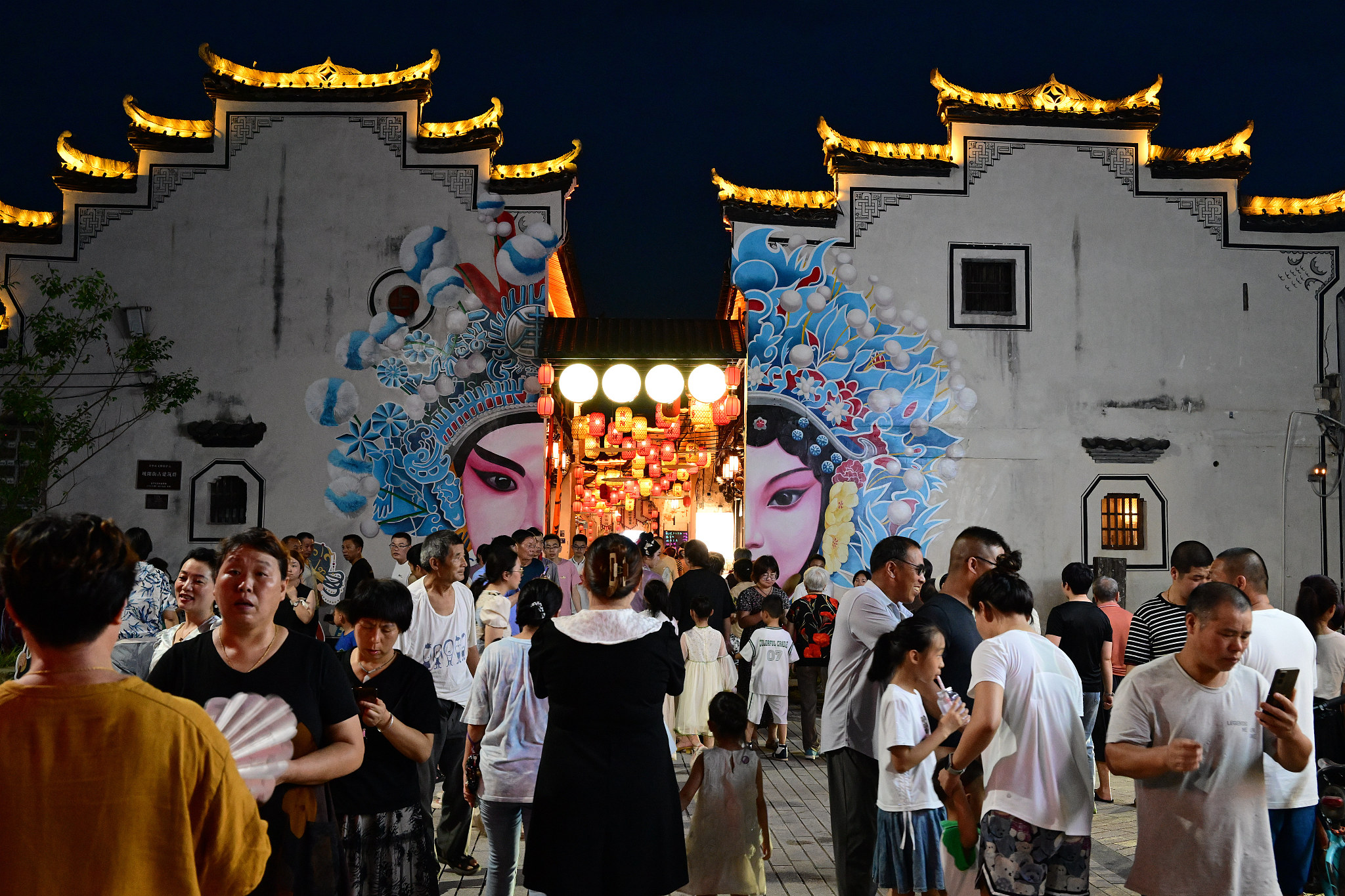 Visitors watched walked in a night market in Jinhua, east China's Zhejiang Province, June 22, 2024. /CFP