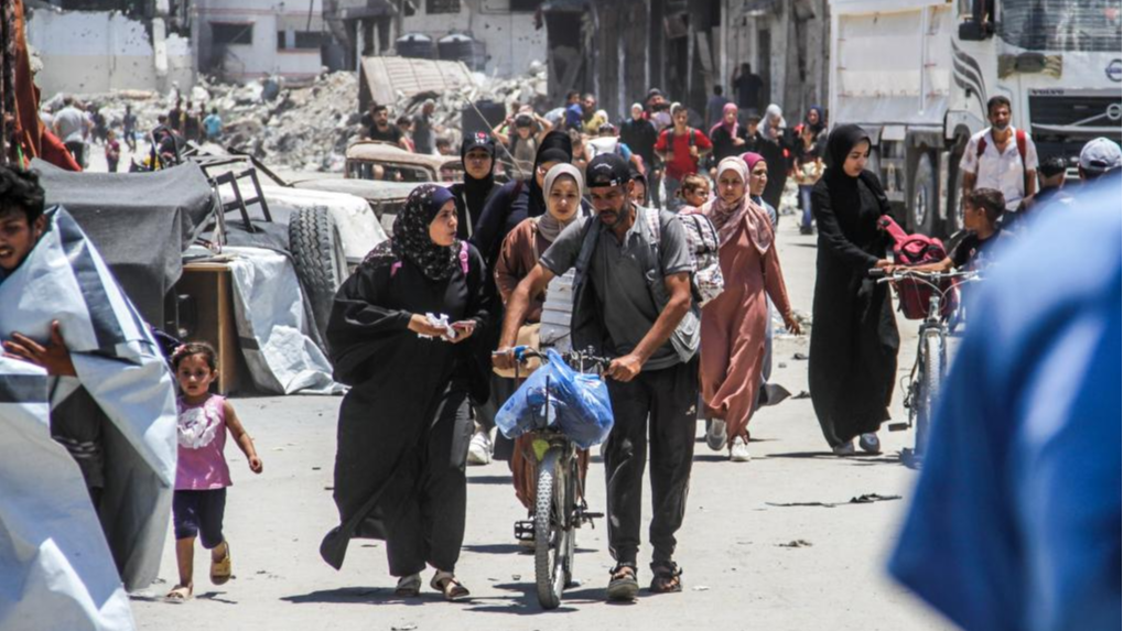 People leave their homes in the neighborhood of Shuja'iya in the east of Gaza City, June 27, 2024. /Xinhua