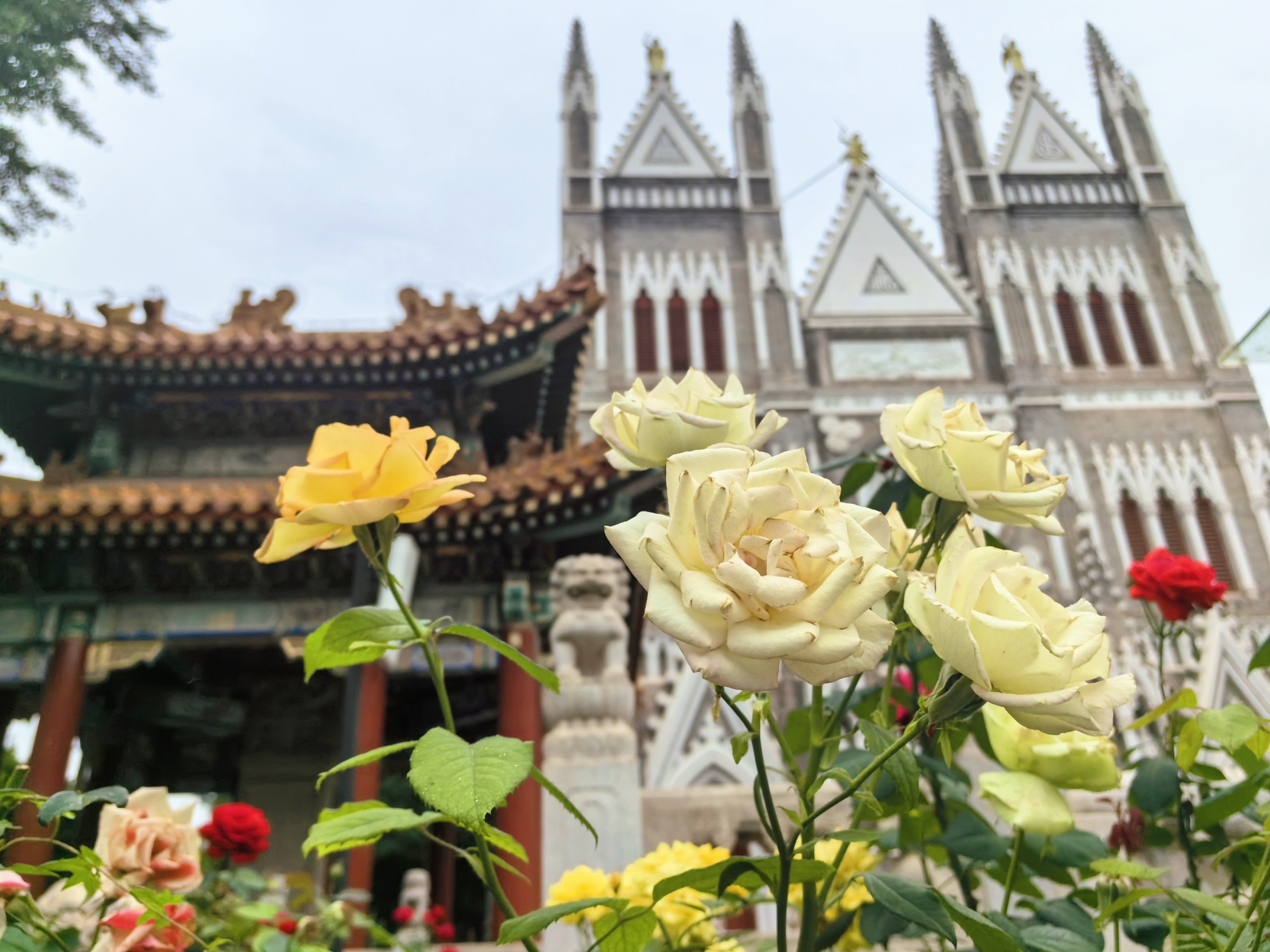 Xishiku Catholic Church in Beijing is a blend of western Gothic and traditional Chinese imperial garden architectural styles. /CGTN