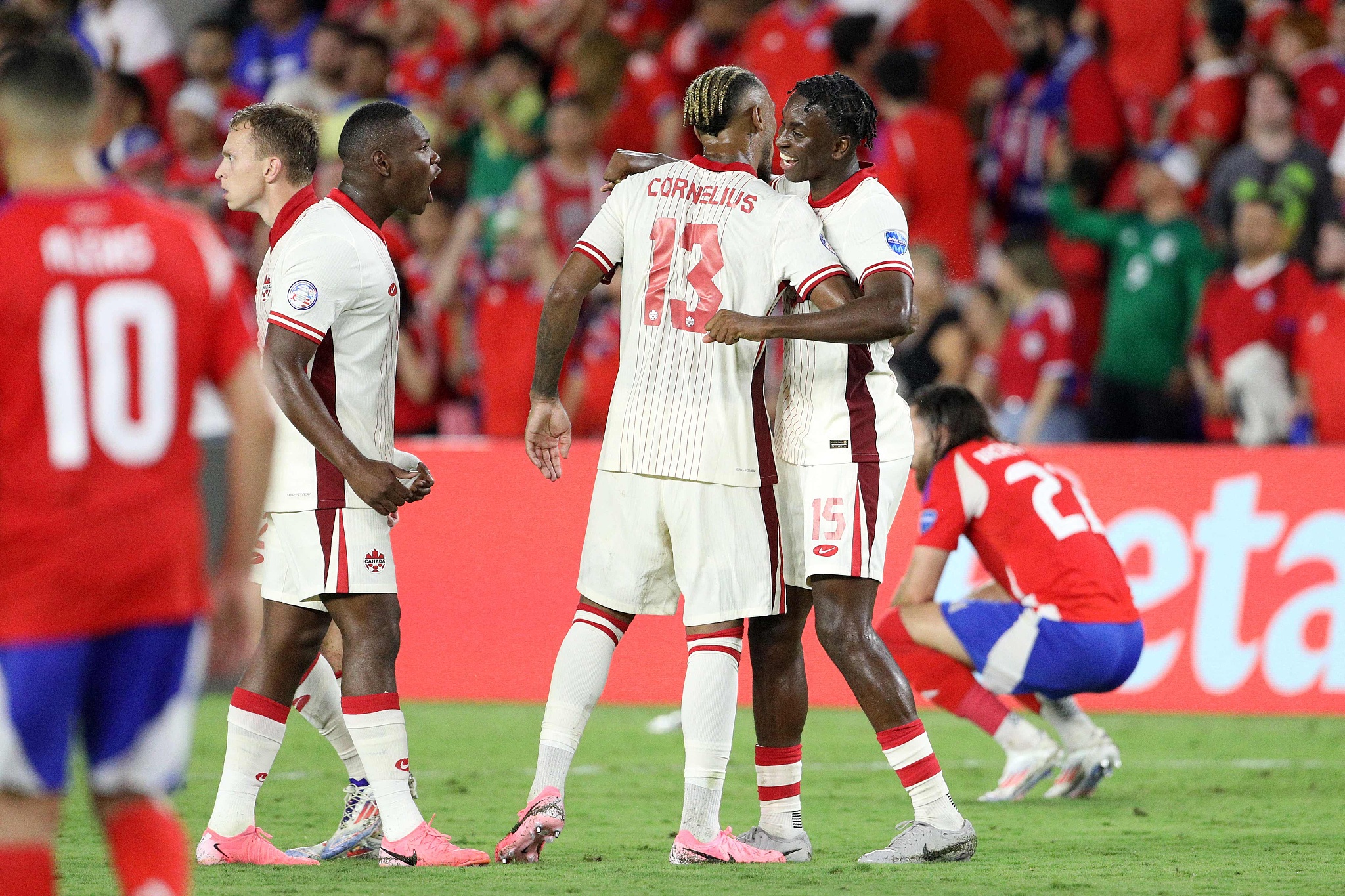 Canadian players celebrate the team's progression to the Copa America quarterfinals after a goalless draw with Chile in Orlando, U.S., June 29, 2024. /CFP