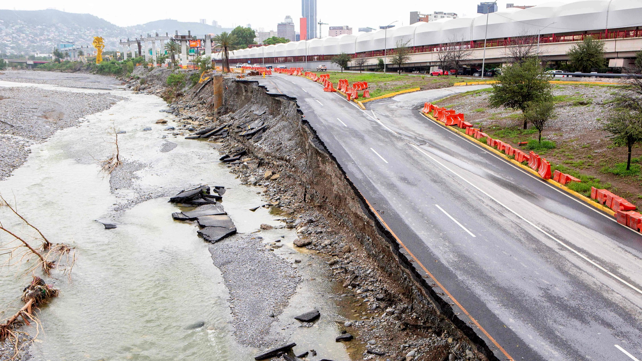 A view of the almost dried Santa Catarina River, along with damages at the Felix  Gomez Avenue following the passage of Tropical Storm Alberto, in Monterrey, Nuevo Leon, Mexico, June 23, 2024. /CFP