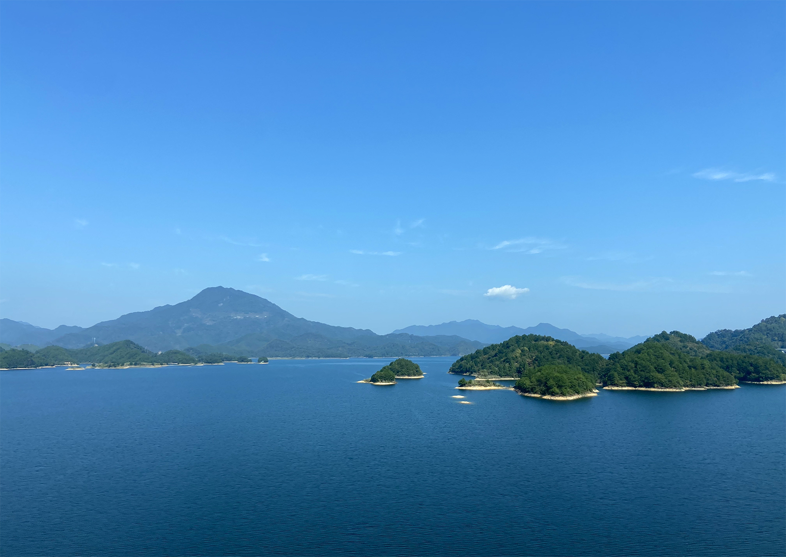 A view of Qiandao Lake in Chun'an County, Zhejiang Province. /CGTN