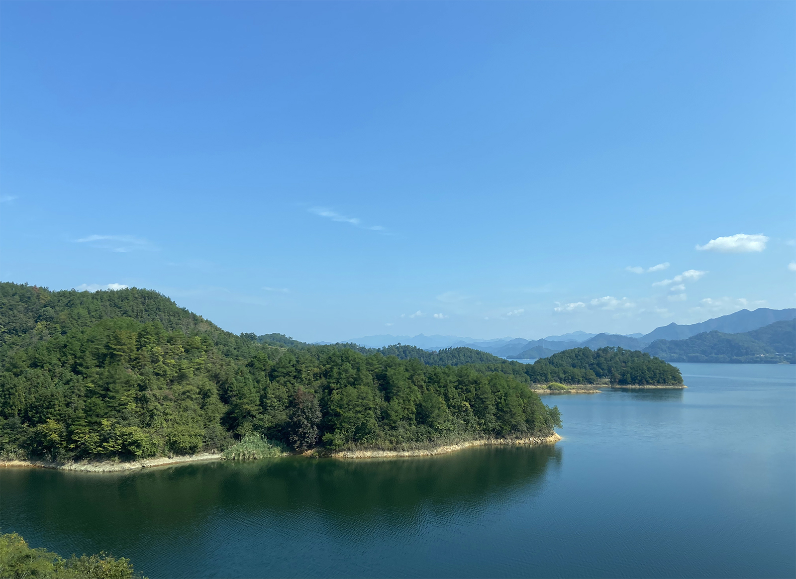 A view of Qiandao Lake in Chun'an County, Zhejiang Province. /CGTN