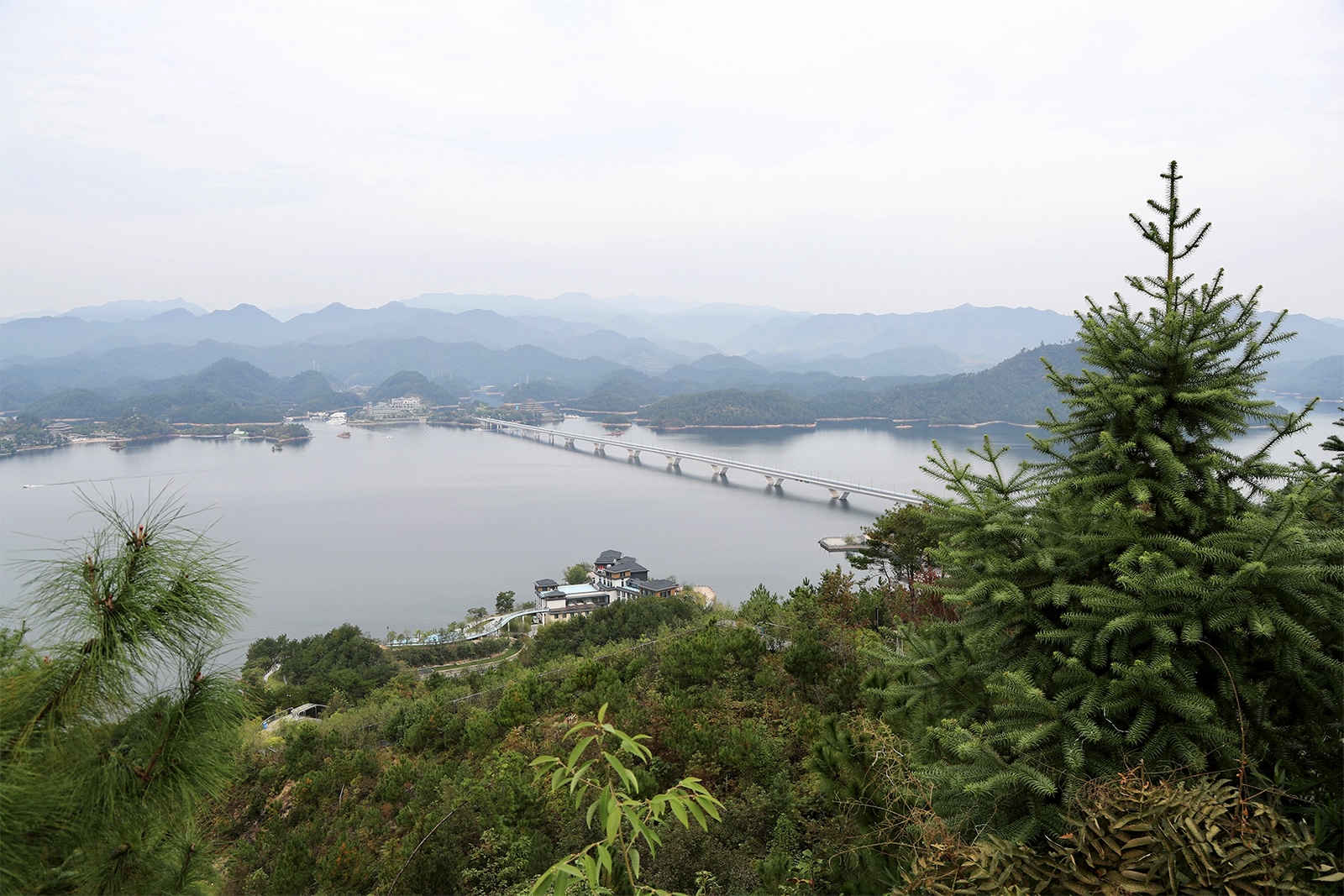 A view of Qiandao Lake from the top of Tianyu Mountain in Chun'an County, Zhejiang Province. /CGTN