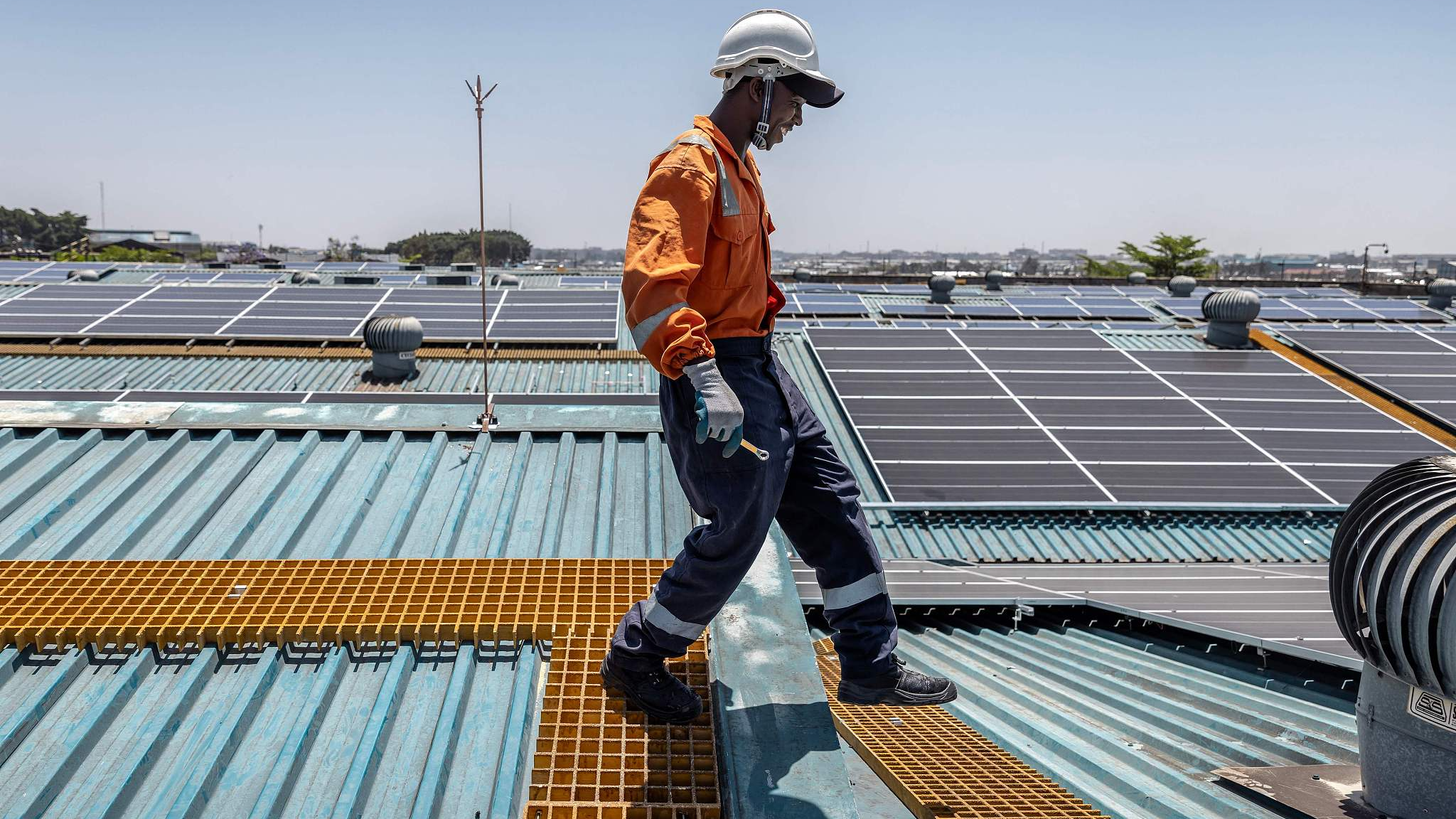 Chinese solar technology helps light up Kenyan refugee camp