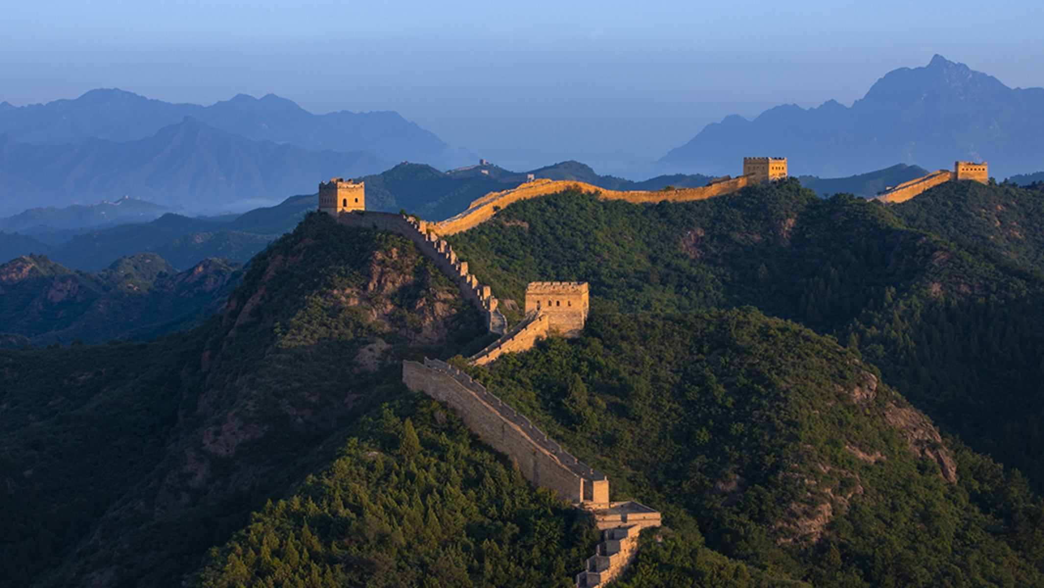 Live: Explore the vibrant colors and serenity of Jinshanling Great Wall