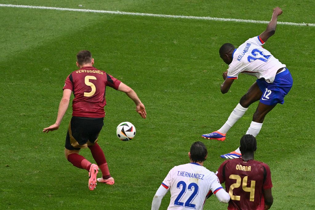 Randal Kolo Muani (#12) of France shoots in the Euro 2024 Round of 16 game against Belgium in Duesseldorf, Germany, July 1, 2024. /CFP