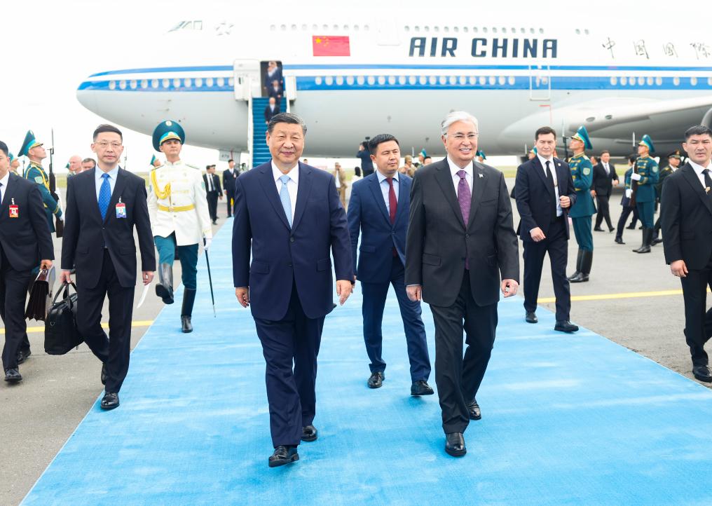 Chinese President Xi Jinping arrives at the airport and is warmly welcomed by Kazakh President Kassym-Jomart Tokayev and a group of Kazakhstan senior officials in Astana, Kazakhstan, July 2, 2024. /Xinhua