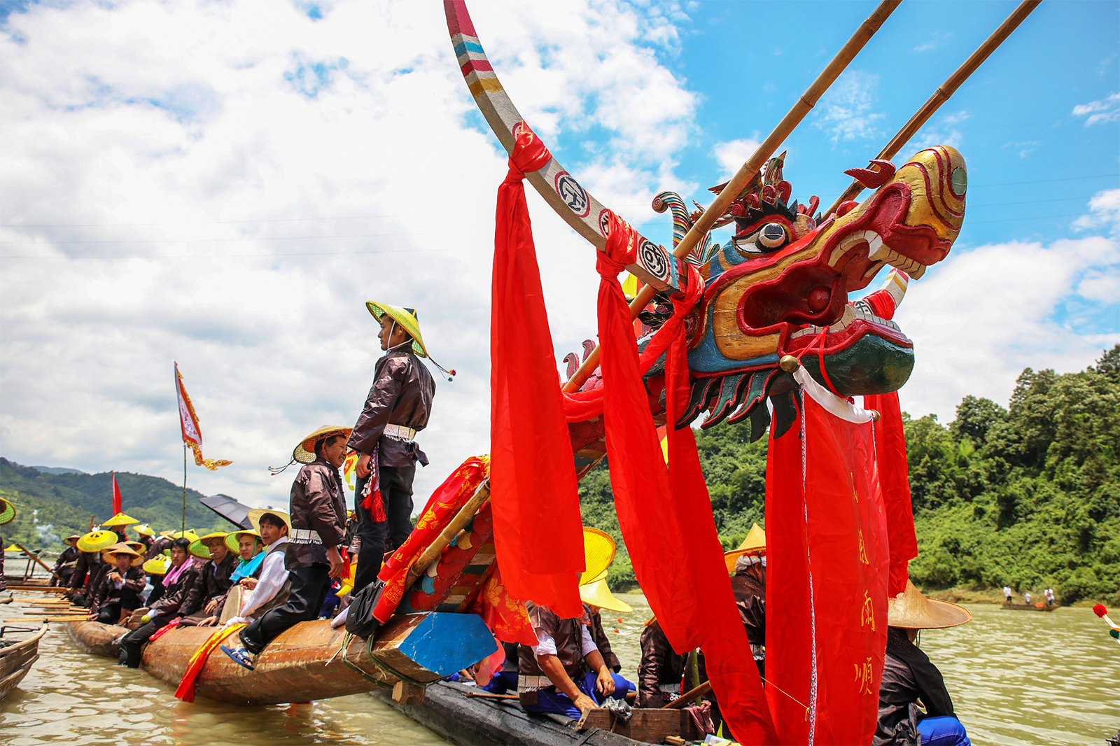 People of the Miao ethnic group participate in a canoe dragon boat race on the Qingshui River in Shibing County, Guizhou Province. /CFP