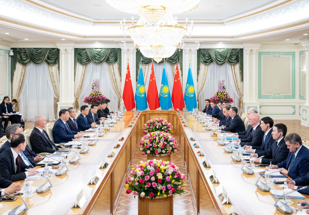 Chinese President Xi Jinping holds talks with Kazakh President Kassym-Jomart Tokayev in Astana, Kazakhstan, July 3, 2024. /Xinhua