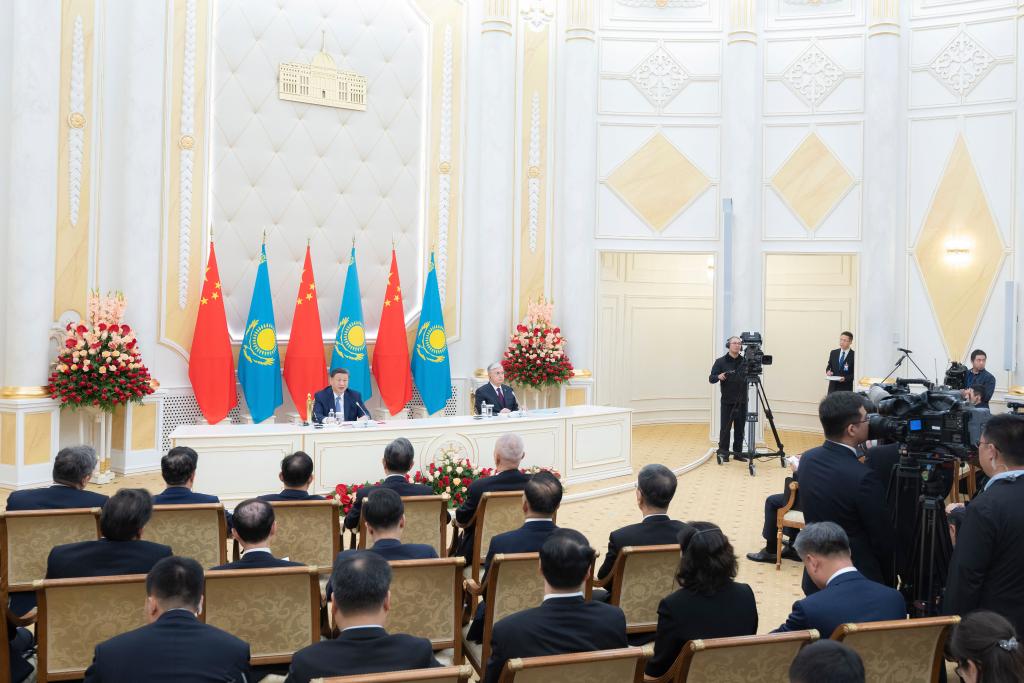 Chinese President Xi Jinping and Kazakh President Kassym-Jomart Tokayev jointly meet with the press following their talks at the presidential palace in Astana, Kazakhstan, July 3, 2024. /Xinhua
