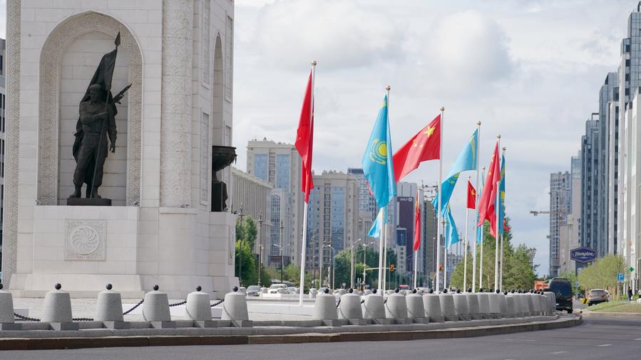 Chinese and Kazakh national flags are seen hoisted in Astana, Kazakhstan, July 2, 2024. /Xinhua