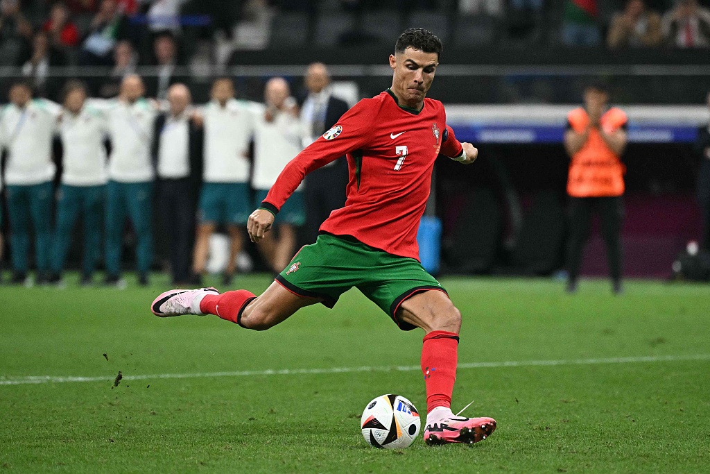 Cristiano Ronaldo of Portugal scores during a penalty shootout in a Euro 2024 round of 16 game against Slovenia in Frankfurt, Germany, July 1, 2024. /CFP